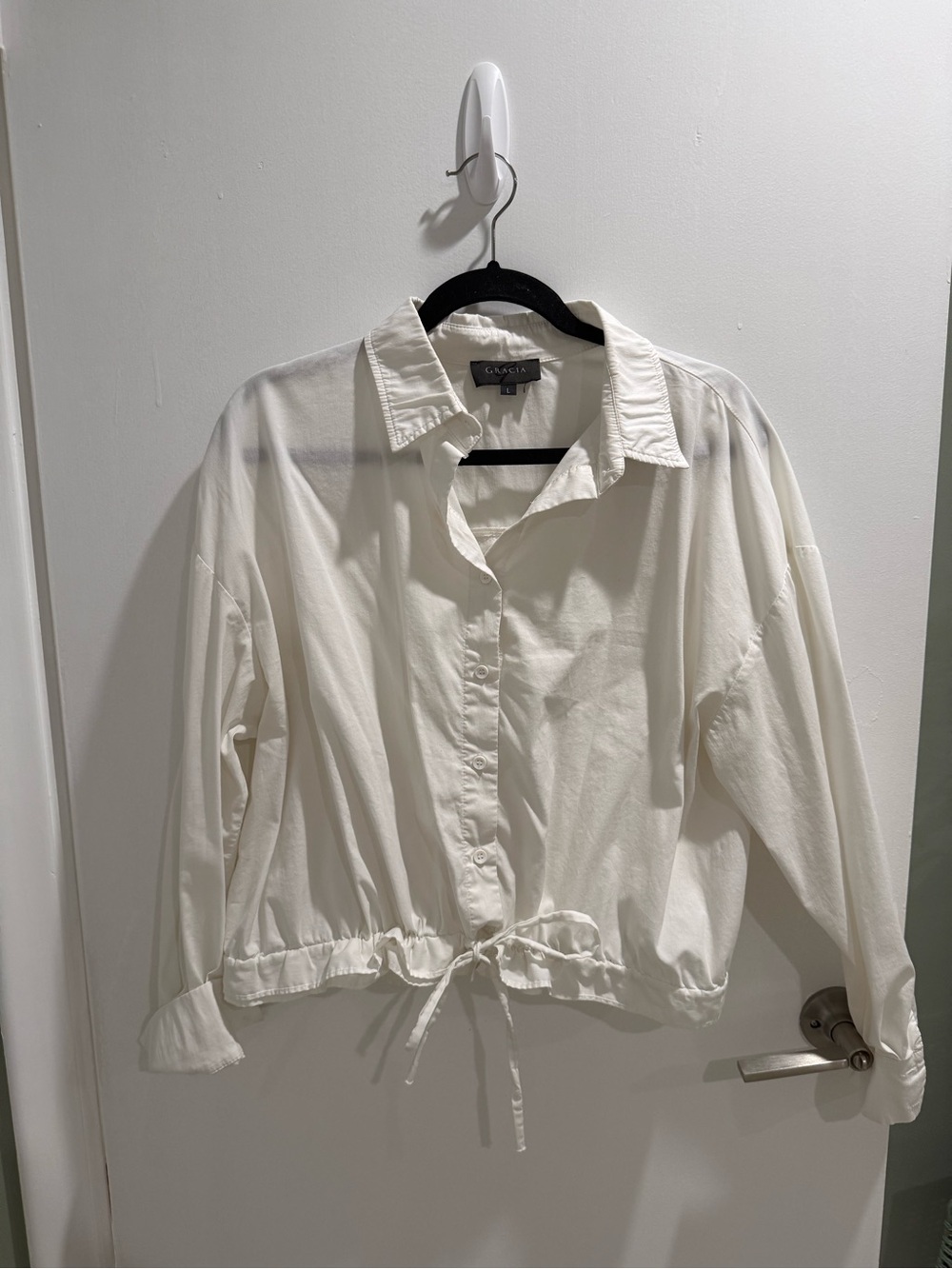 Gracia White Collared Button-Up Shirt